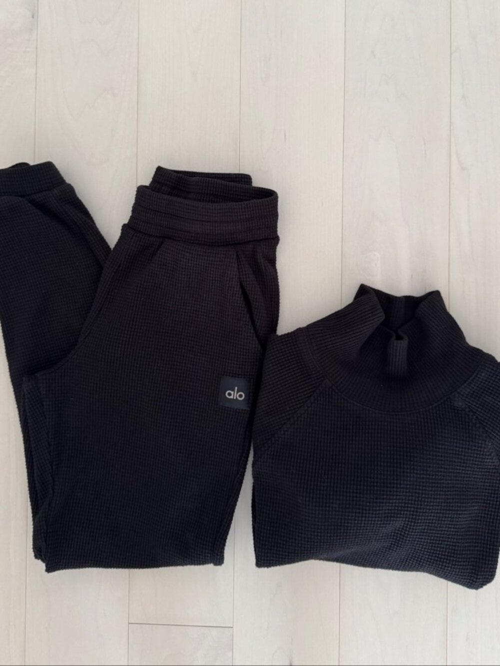 Alo Yoga Waffle Weekend Escape Lounge Set – Black – Size S – Mock Neck Top + Jog